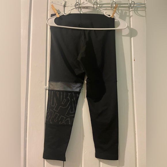 VS. PINK cropped ultimate leggings-small like new - Picture 2 of 7